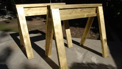 10-Minute Stackable Scrap Lumber Sawhorses