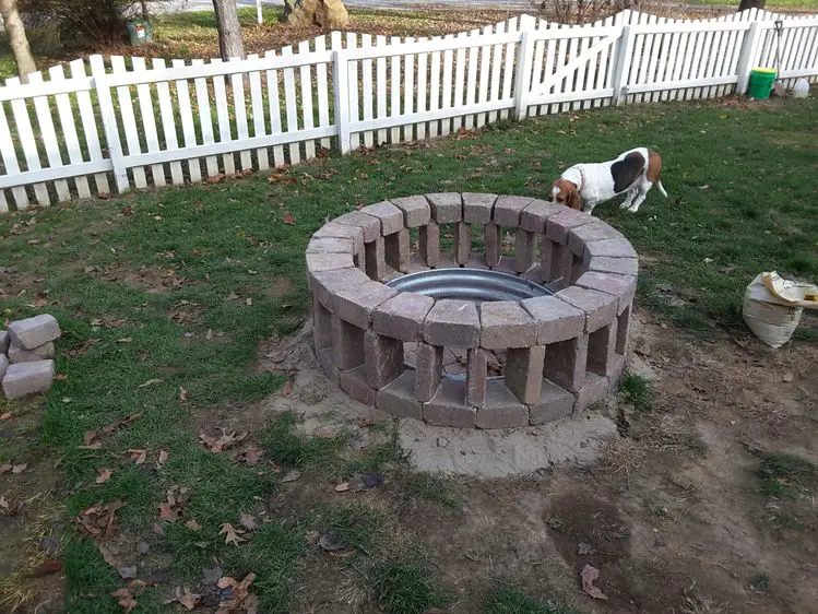 Easy Brick and Stone Fire Pit (Inspo)