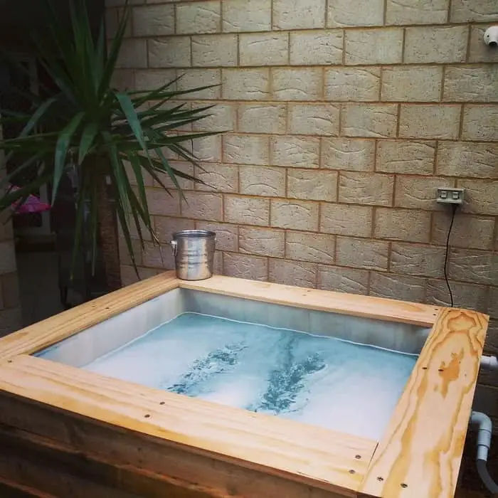 Upcycled Pallet Hot Tub